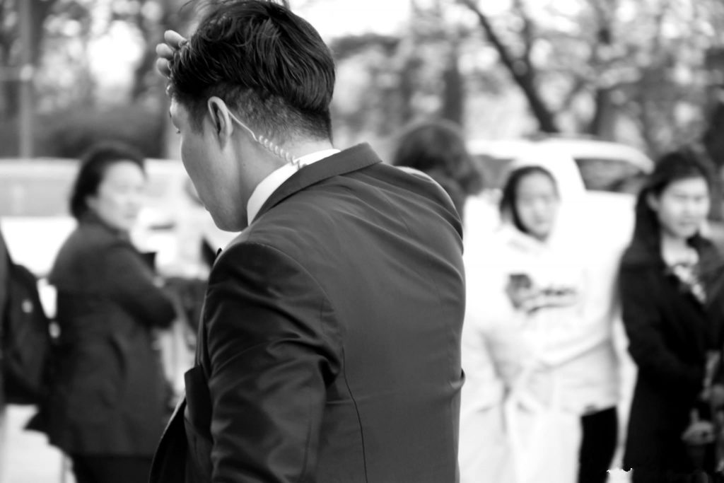 请了保镖之后，他们都在哪里？