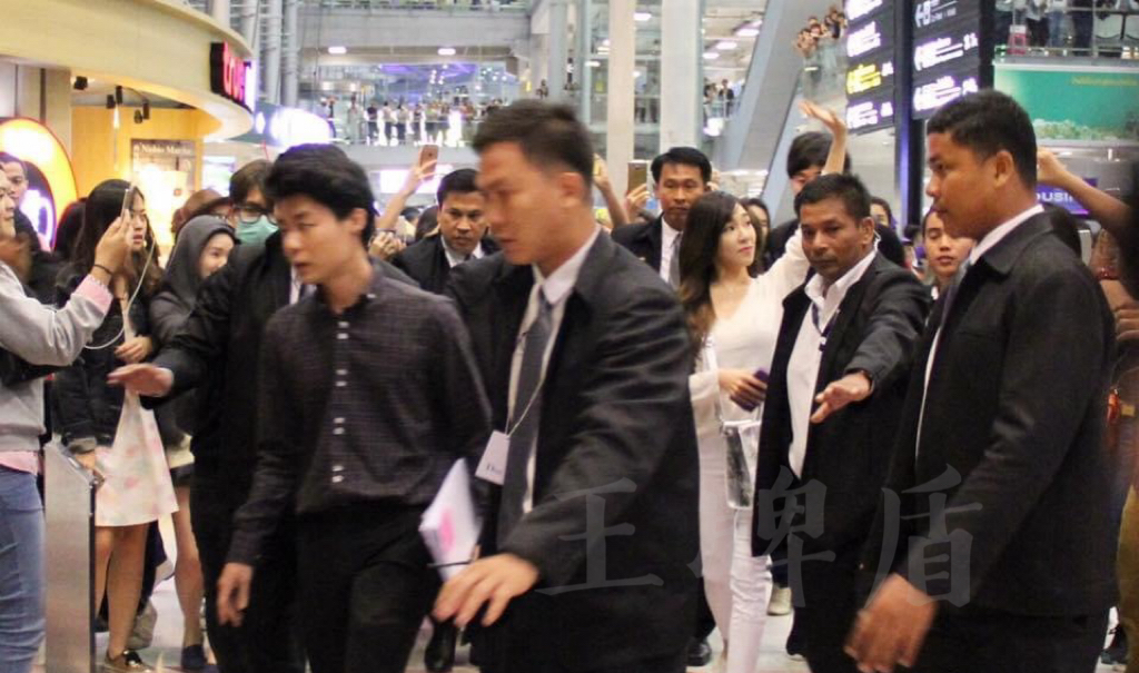 女保镖通常如何对雇主进行风险评估？